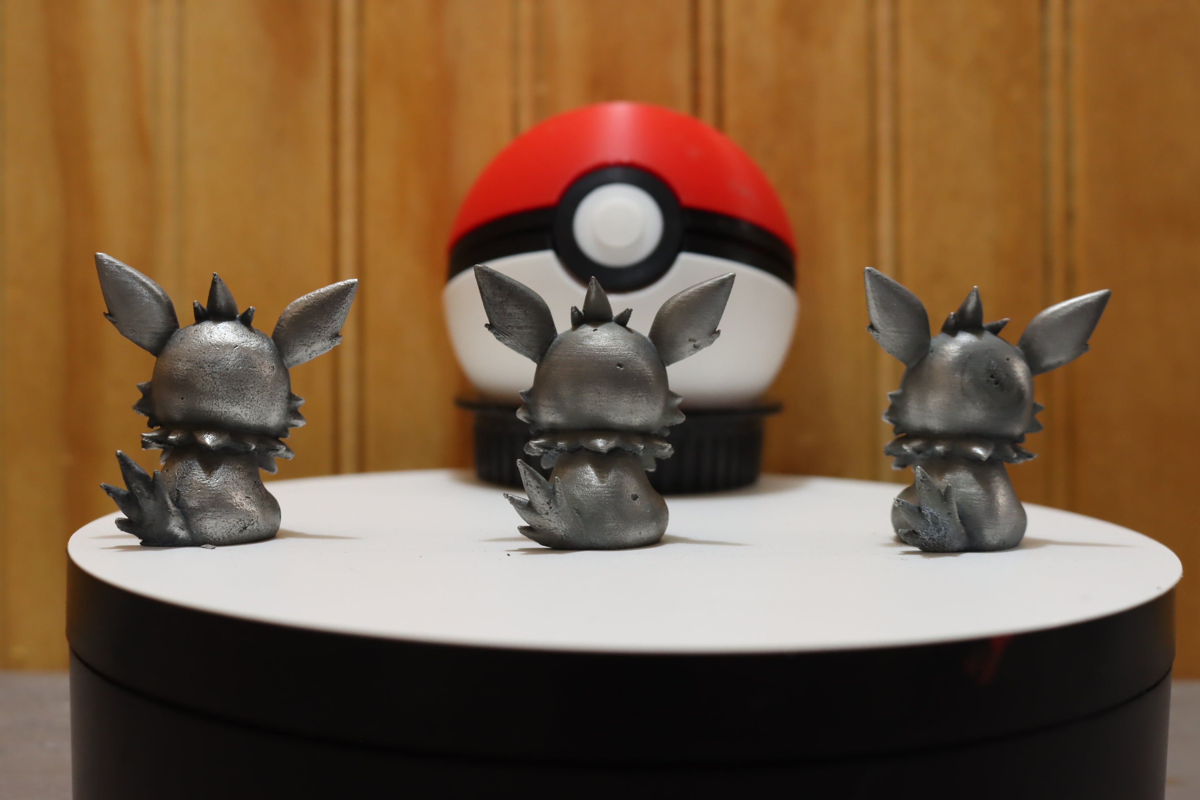 Solid Zinc Alloy (ZA12) Ornamental Pokémon Jolteon Statue (1.5 inch tall)